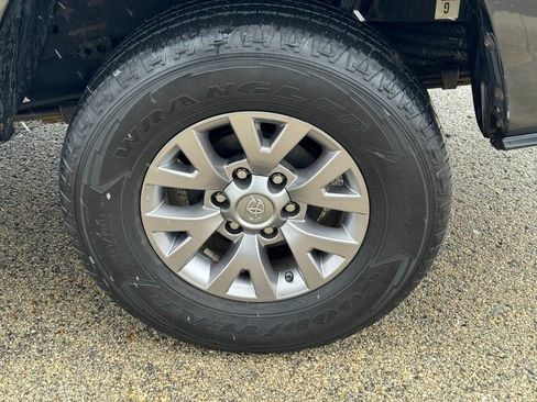 Used 2019 Toyota Tacoma SR image 7