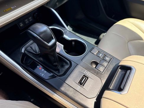 Used 2023 Toyota Highlander XLE FWD image 26