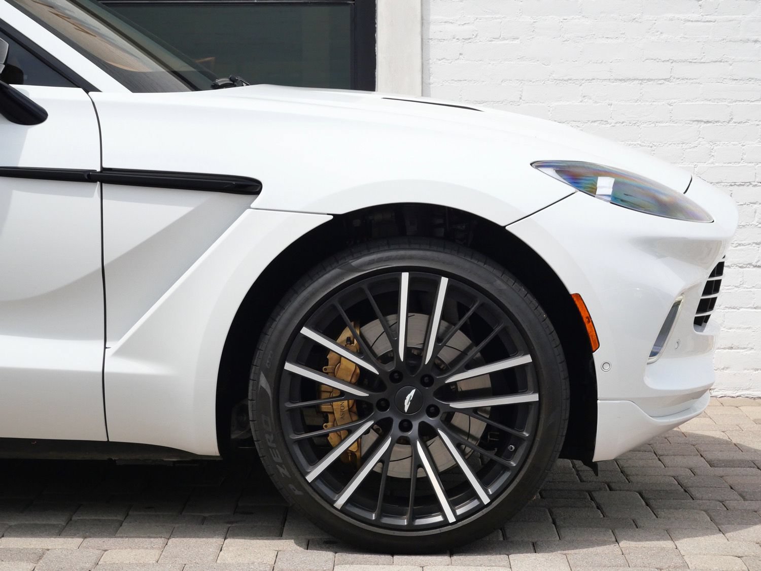 Used 2023 Aston Martin DBX AWD/4WD image 4