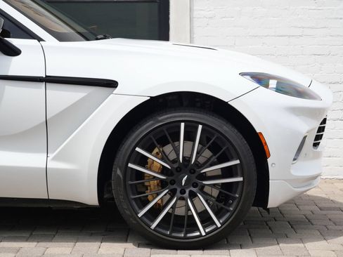 Used 2023 Aston Martin DBX AWD/4WD image 4