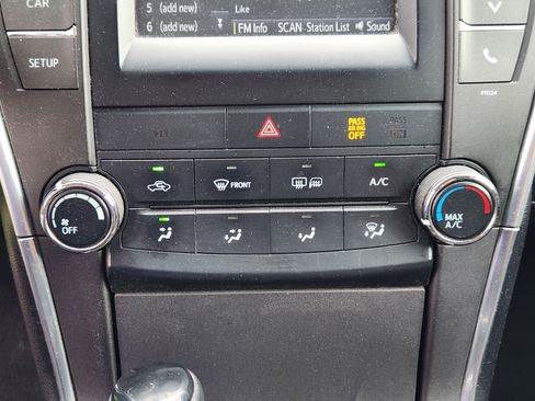 Used 2016 Toyota Camry SE FWD image 20