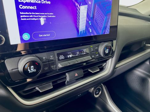 Used 2025 Toyota Grand Highlander AWD image 23