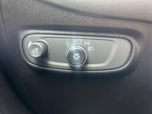 Used 2022 Chevrolet Equinox LS image 15