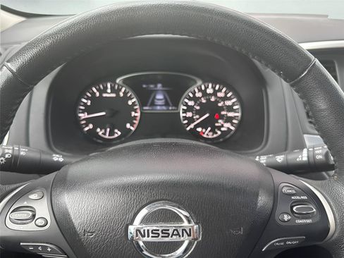 Used 2018 Nissan Pathfinder SL w/ SL Premium Package AWD/4WD image 5