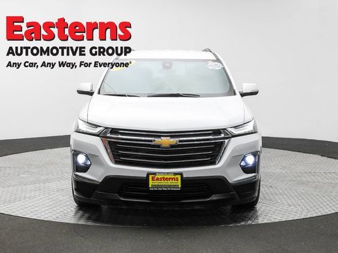 Used 2022 Chevrolet Traverse LT image 2