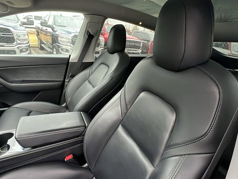 Used 2021 Tesla Model Y Long Range image 17