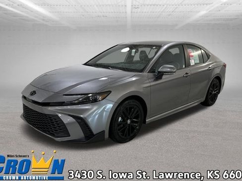 Used 2026 Toyota Camry SE image 1