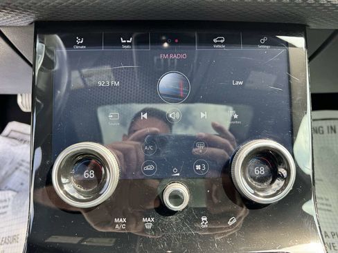 Used 2019 Land Rover Range Rover Velar R-Dynamic SE AWD/4WD image 17