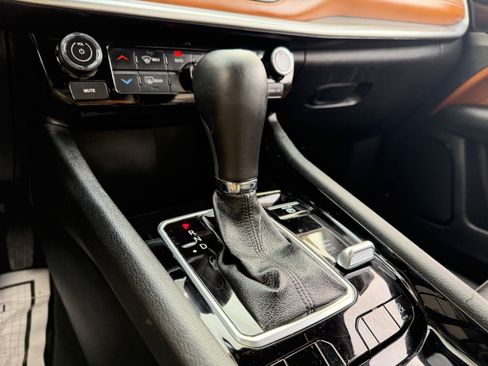 Used 2025 Jeep Compass Limited image 40