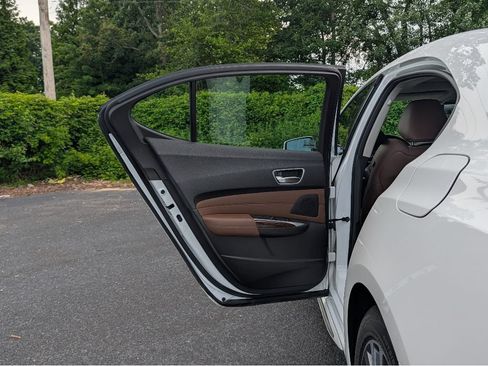 Used 2018 Acura TLX V6 SH-AWD w/ Advance Package image 11