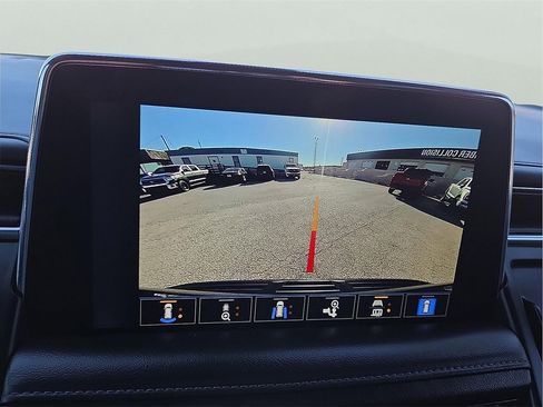 Used 2022 Chevrolet Tahoe Z71 w/ Luxury Package image 20