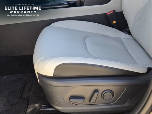 Used 2026 Kia Sportage EX FWD image 21