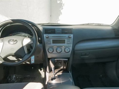 Used 2011 Toyota Camry LE image 12