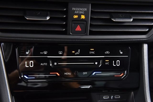 Used 2025 Volkswagen Jetta SE FWD image 15