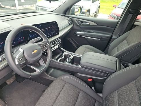Used 2025 Chevrolet Traverse LT image 22