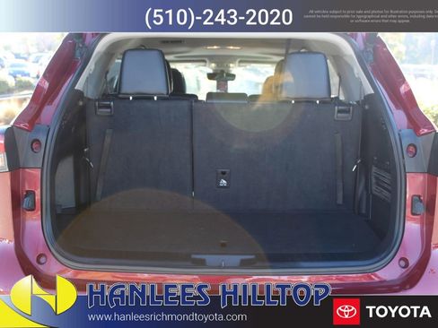Used 2023 Toyota Highlander XLE image 9