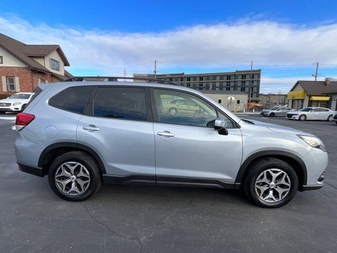 Used 2022 Subaru Forester Premium image 8