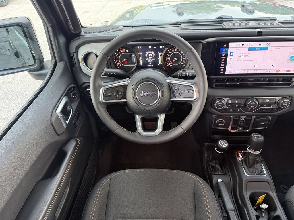Used 2026 Jeep Wrangler Unlimited Sahara AWD/4WD image 15