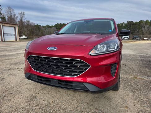 Used 2022 Ford Escape SE w/ SE Sport Appearance Package image 2