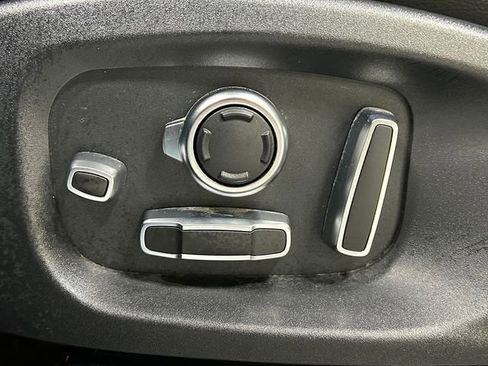 Used 2020 Jaguar F-PACE Checkered Flag image 21