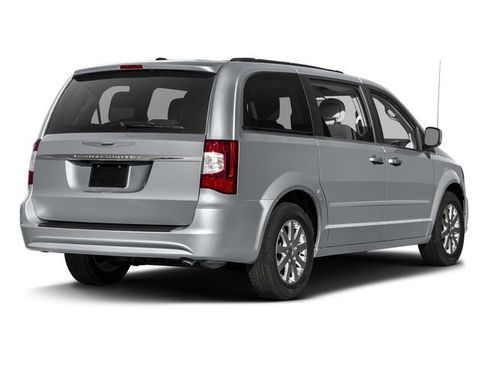 Used 2016 Chrysler Town & Country Touring image 5