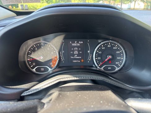 Used 2016 Jeep Renegade Latitude AWD/4WD image 28