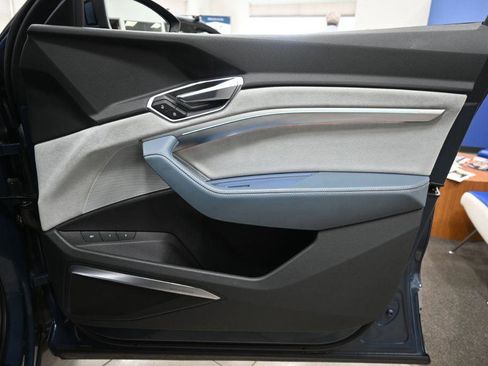 Used 2020 Audi e-tron Prestige w/ Prestige Package image 21