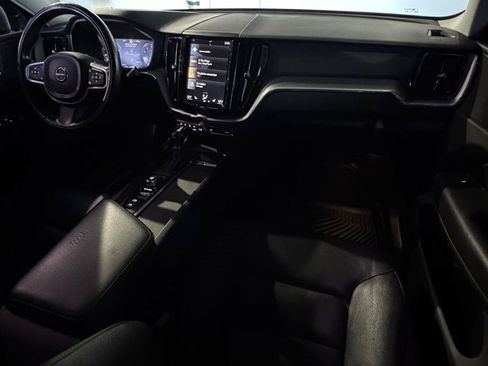 Used 2018 Volvo XC60 T5 Momentum w/ Convenience Package image 22