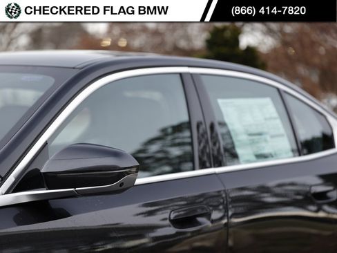 Used 2025 BMW 530i w/ Premium Package image 12