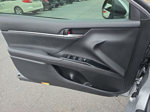 Used 2020 Toyota Camry XLE w/ Sunroof Package FWD image 26