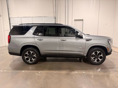Used 2025 GMC Yukon AT4 w/ AT4 Premium Package AWD/4WD image 4