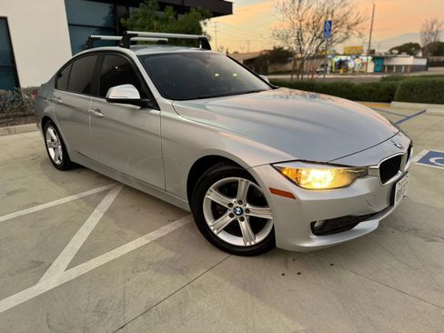 Used 2014 BMW 320i xDrive Sedan AWD/4WD image 3