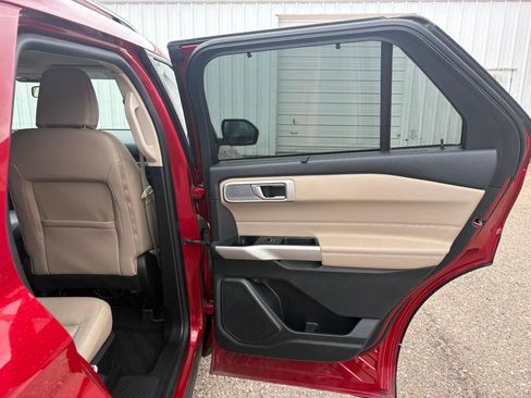 Used 2023 Ford Explorer Limited image 15