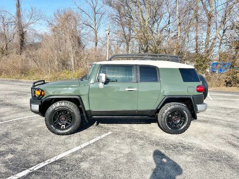 Used 2012 Toyota FJ Cruiser 4WD image 8