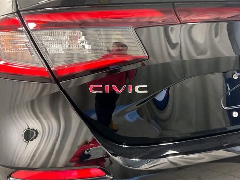 Used 2025 Honda Civic Sport image 28
