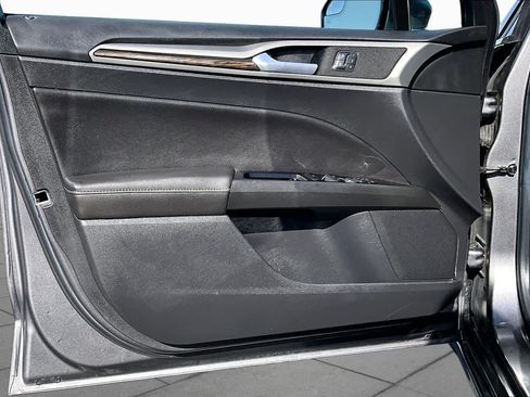Used 2013 Ford Fusion SE FWD image 25