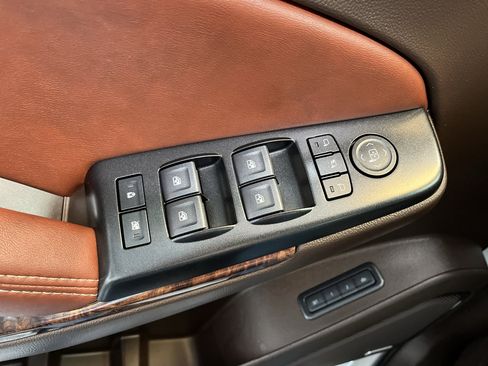 Used 2020 Chevrolet Tahoe Premier AWD/4WD image 31