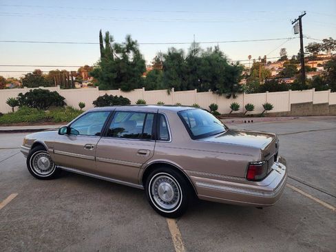 Used 1988 Lincoln Continental Signature image 8