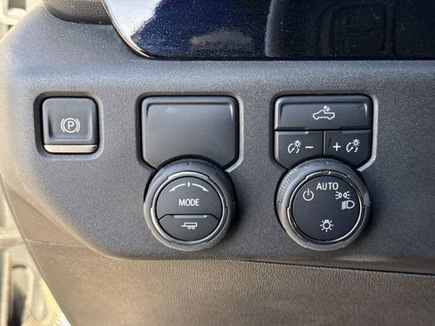 Certified 2025 Chevrolet Silverado 1500 LT image 24