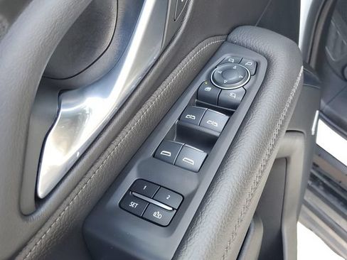 Used 2024 GMC Yukon XL Denali AWD/4WD image 14