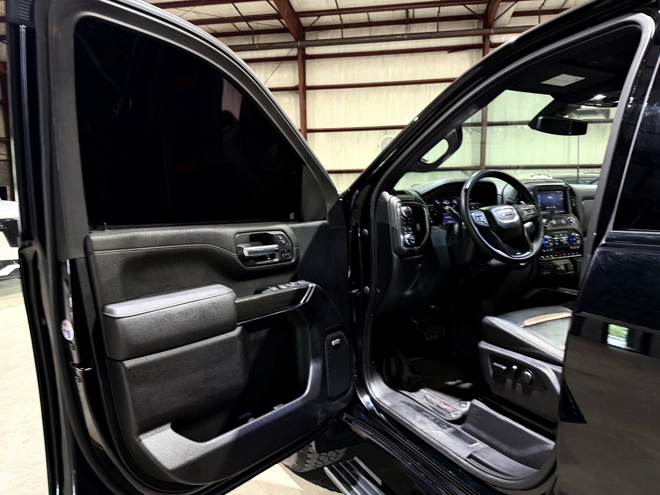 Used 2023 GMC Sierra 2500 AT4 w/ AT4 Preferred Package AWD/4WD image 12