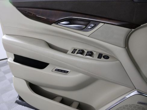 Used 2016 Cadillac Escalade Luxury image 18