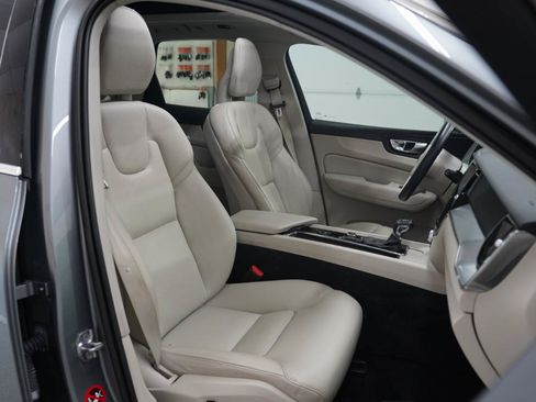 Used 2018 Volvo XC60 T6 Momentum w/ Convenience Package AWD/4WD image 27