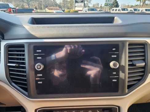 Used 2021 Volkswagen Atlas SE image 19