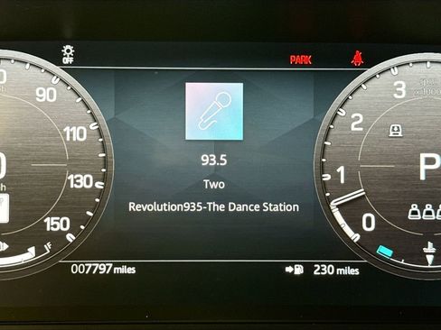 Used 2025 Land Rover Defender 110 X-Dynamic SE AWD/4WD image 11