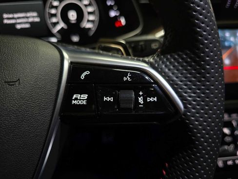 Used 2021 Audi RS 6 image 31
