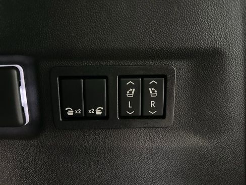 Used 2021 Chevrolet Suburban Premier w/ Premium Package image 40