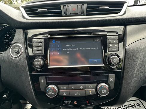 Used 2016 Nissan Rogue SV w/ SV Premium Package AWD/4WD image 15