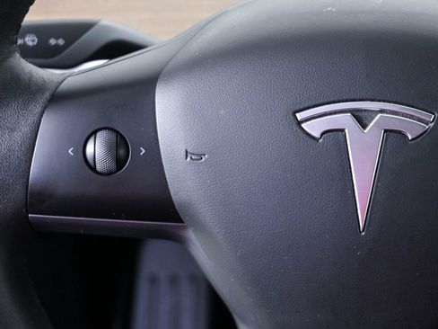 Used 2023 Tesla Model Y Long Range AWD/4WD image 9