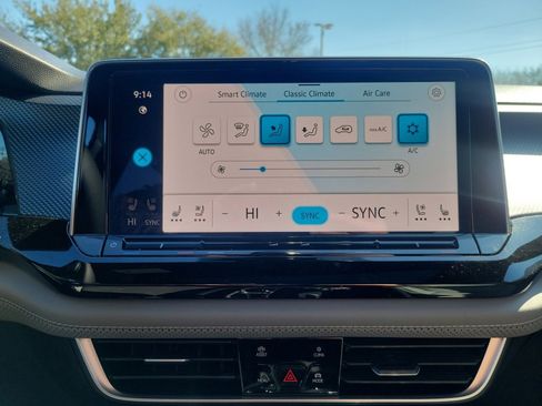 New 2026 Volkswagen Atlas Cross Sport SEL R-Line image 18